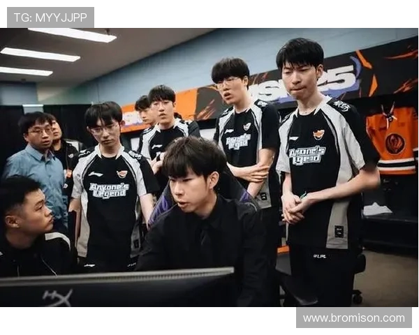 EDG战队强势领跑精英赛积分榜积分高达72分展现冠军实力 EDG战队强势领跑精英赛积分榜积分高达72分展现冠军实力